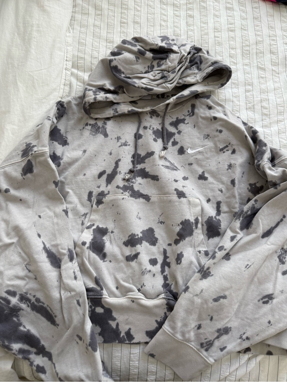 Nike women Gray and Black Tie-Dye Hooded Sweatshirt and Shorts Set - Picture 5 of 7